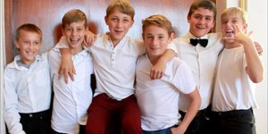 Die kelners: Frederik Joubert, Nieldre Groenewald, AJ Bosch, Adrian Hage,Charl Eksteen en Daniel Hannekom