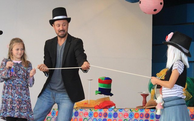 Geon Nel besig met â€˜n kulkunsie