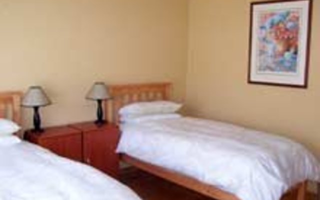 2 downstairs bedrooms