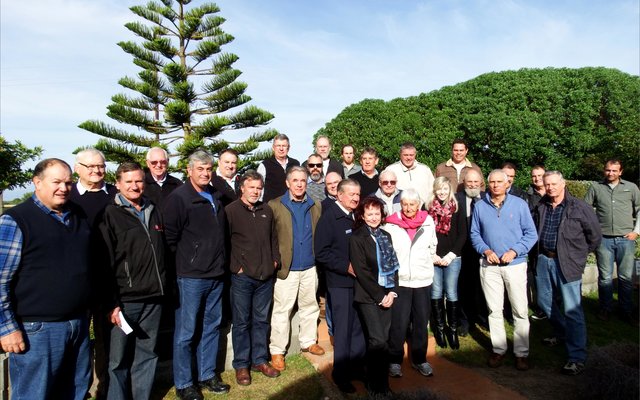 Die groot groep betrokkenes by die stigting van die Overberg Aviation Development Forum