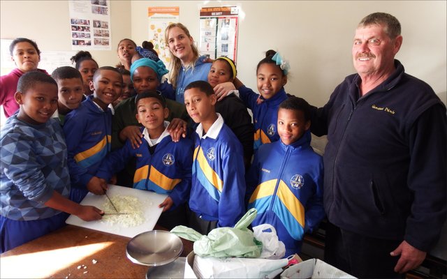 Smaaklike kos  wat  in die Gansbaai PrimÃªr se kombuis voorberei word.