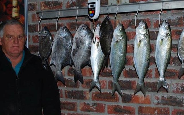 AndrÃ© Roux wen die kompetisie met sy nege visse. 