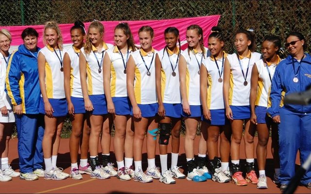 Die Wes-Kaap 1 netbalspan waarvan Jayden Dickson, â€˜n Gansbaai-boorling en aanvallende vleuel van Hermanus HoÃ«rskool, deel was, het derde geÃ«indig in die Rhino Netbal-toernooi.  Die toernooi het in Gauteng plaasgevind.  Die Wes-Kaap 2-span het met goue medaljes weggestap en Gauteng eindig in die tweede posisie.  Jayden is dankbaar vir almal wat bygedrae het om haar toernooikoste te dra.