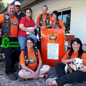 Gansbaai Helpende Hande baat groot by Gansbaai se motorfietsryers.