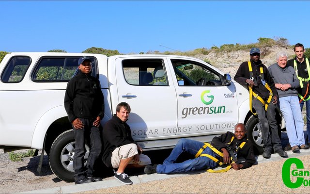 Die Green Sun-span van links Odwa, JandrÃ© Swanepoel, Appreciate, Simba, Dr Christo Barnard van Romansbaai en Xavier Louw.