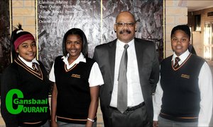 Academia dogters speel vir Boland