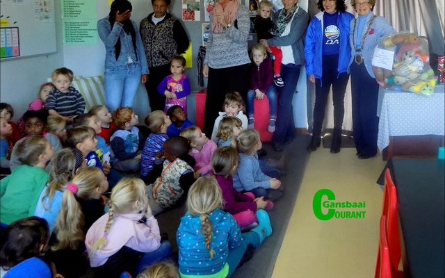 Overstrandâ€™s Mayor, Alderlady Nicolette Botha-Guthrie (right) with Councillor Riana de Coning at De Kleine Gansies Pre-primary School after the hand-over of caps and mittens.
