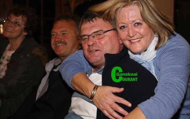 Al die pad van Oostersee af â€“ Tony en Karen Hoogendijk.  Hul huisie by Die Damme maak van hulle gereelde Gansbaaiers.