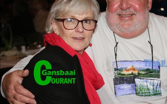 Lid van die Pearly Beach Hengelklub â€“ Peter en sy vrou Joan Petersen van Table View