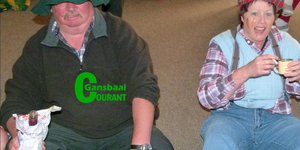 John van Rooyen (Bestuurder) saam met Moira le Roux wat die rol van boemelaars speel.