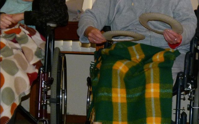  Katrina Matthee saam met Rona Smit wat fokus op die paaltjie