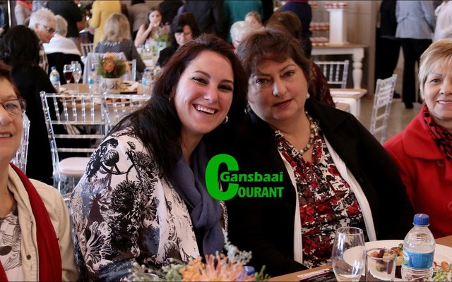 Boervroue wat Vrouedag saam geniet het is Adri en Chrizane van Dyk van die plaas Nuwedam, Andolien Fourie van die plaas, Blomrug en Mariette Coetzee van Baardskeerdersbos.