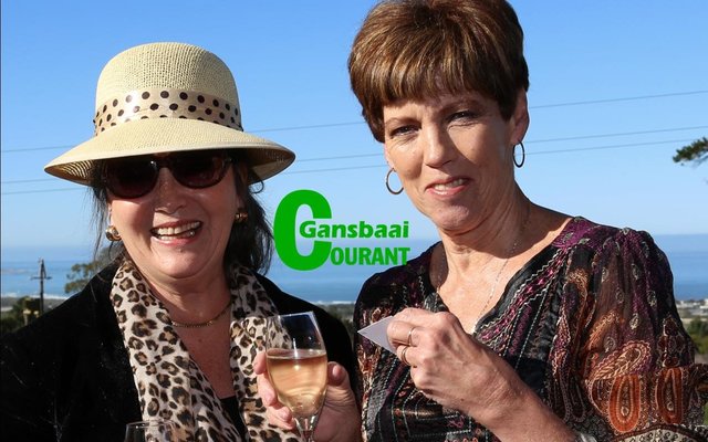 MariÃ«tte van der Westhuizen van Uilenkraalsmond,saam met Anne van Vuuren van De Kelders.