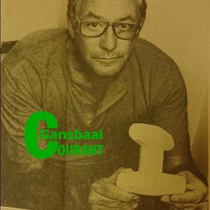 Aubrey Kruger in sy destydse kantoor (1966) met â€˜n  dolos-model wat deur hom ontwerp is.