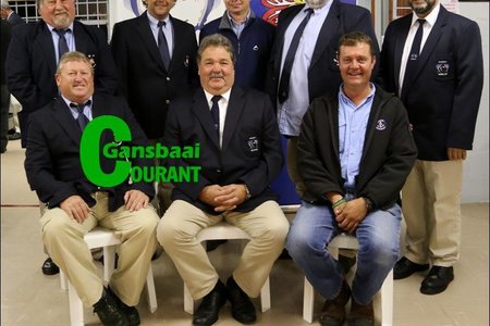 Voor vlnr sit Mark Truter van Gordonsbaai - Cavalier, Lucas Holtzhausen van die Overbergklub â€“ Dadâ€™s Toy en Louis Becker van Gordonsbaai â€“ S-Catman. Agter vlnr van Kleinbaai, Gustav Groenewald â€“ Rusty, Colin Joubert van Gordonsbaai â€“ Haven, Wayne Midd-leton van Franskraal â€“ Way Point 1, Thys Louw van Overberg â€“ Sophie en Pieter Welgemoed van Gordonsbaai â€“ Mandrie.