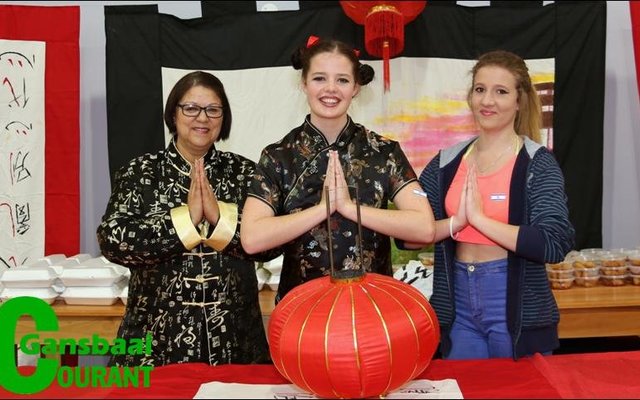 Arend de Waal was verantwoordelik  vir die Chinese stalletjie (nie op foto).  Sy helpers was Mona Matthews, Anthea Goede en Shane Aucamp.