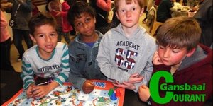 Wedywering met Slangetjies en Leertjies tussen vlnr Johannes van der Merwe (7), Donatexo Beyers (9), Tristan Fourie (9) en Jaco van Staden (8).  