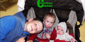 Drie boeties by die stootwaentjie. Vlnr De Wet (11), Nathen (1)  en Henqu (4 maande) Bodenstein.