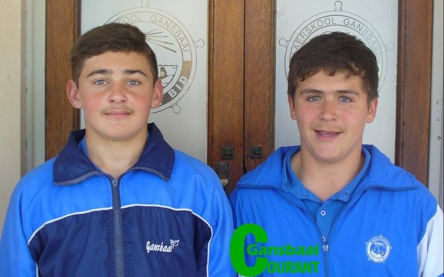 Die onlangse Suid-Boland Rugbywedstryde het vir â€˜n besonderse prestasie vir twee leerders van Laerskool Gansbaai gesorg. Charl Eksteen (regs) en Veno van Vuuren (links) se knap spel het vir hulle â€˜n plek in die 0/12 Boland Rugbyspan besorg. Laerskool Gansbaai is besonder trots op diÃ© twee knap rugbyspelers.