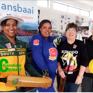 Gansbaai Toerisme se personeel het seker gemaak hulle word raakgesien op Lentedag. Vlnr Maureen Valentine, Phumza Khweyiya, Glenda Kitley (Bestuurder) en Doulene Els.