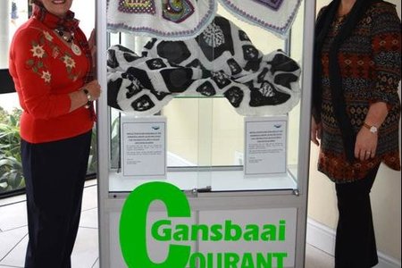 Former Overstrand Mayor, Nicolette Botha-Guthrie (left) and Personal Assistant to the current Mayor, Doret Taljaard, pictured in July with the two specially handcrafted crocheted blankets for which the draw will take place after 26 September 2016. 