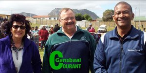 Gansbaai Munisipaliteit het goedgunstiglik die sportgronde vir die Interskole voorberei. Vlnr Rdl Riana de Coning, mnr Kat Myburgh (Areabestuurder) en mnr Tommy Volkwyn (skoolhoof). 