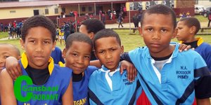 o/11â€™s met vasberade uitdrukkings op hul gesigte.