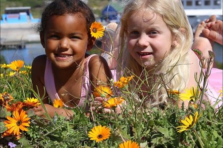 Amalia Schaafsma  and Ninke KotzÃ© (both 3 years old) will form part of  dance teacher, Lynette van Wyk and other artistsâ€™ Sunday concert in aid of young quadriplegic, Calvin Olivier. 