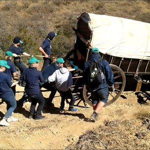 Die Wes-Kaapse Voortrekkers het gou agtergekom dat afdraend met â€˜n ossewa veel moeiliker is as opdraend.  Die â€˜Groot Trekâ€™ vorm deel van die Voortrekkerbeweging se 85ste bestaansjaar.