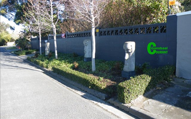 â€˜n Voorbeeld van â€˜n pragtige sypaadjie, maar teen die wet, aangesien dit nie deur voetgangers gebruik kan word nie.