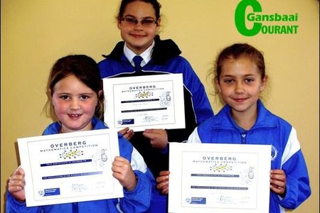  Voor: Lien Fourie (Gr 1) wat die derde plek verower het en Lara Strydom (Gr 4) met â€˜n eerste plek.Â  Marlie du Toit (Gr 5) staan agter.Â  Sy het â€˜n tweede plek behaal.