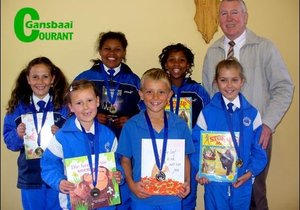 Trotse wenners ontvang hul medaljes laat