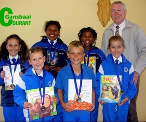 Trotse wenners ontvang hul medaljes laat