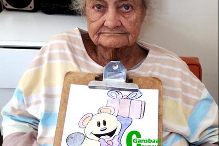 Om so akkuraat te kan inkleur is vir Cornelia Wolfaard (83) van Herberg-aan-See â€˜n groot prestasie. Sy is in â€˜n baie swak gesondheidstoestand op 21 Augustus 2015 in die Versorgingsafdeling toegelaat en haar gesondheid het sodanig verbeter dat sy haar groot liefde, inkleur, kan uitleef. Sy het baie trots â€˜n klompie van haar kunswerkies vertoon.