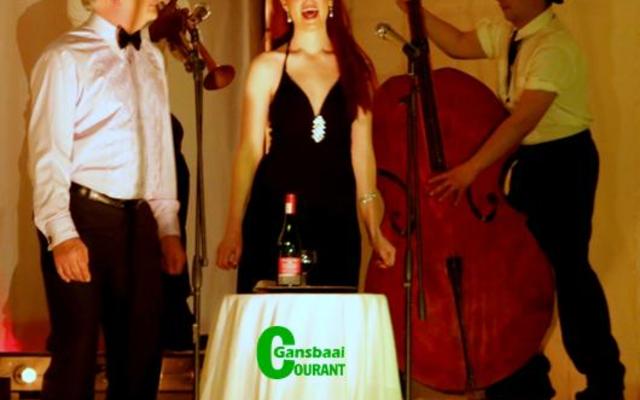  â€œThe Lady and the Trampâ€ opgevoer deur gesoute Melodrama-lede.  Voor Koos Holtzhausen en Roxanne Scott Moore met Verschelle Adams en Nazain (Anwah) Anta op instrumente.