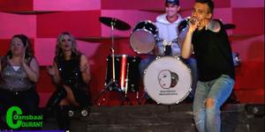 Vanjaar se Melodrama was weer eens â€˜n hoogtepunt op die dorp se sosiale kalender.  Dit is uitstekend ondersteun deur die gemeenskap. Die vrywillige span dorpelinge het vier maande lank geoefen om hierdie vrolike vertoning op die planke te bring. Die fondse word vir minderbevoorregte kinders in die omgewing aangewend.  Rianco Holtshauzen se â€œWil jy in my arms lÃªâ€ het behoorlik die rande laat inrol by Saterdagaand se Gala-vertoning.