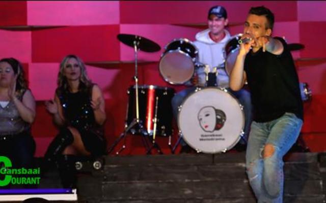 Vanjaar se Melodrama was weer eens â€˜n hoogtepunt op die dorp se sosiale kalender.  Dit is uitstekend ondersteun deur die gemeenskap. Die vrywillige span dorpelinge het vier maande lank geoefen om hierdie vrolike vertoning op die planke te bring. Die fondse word vir minderbevoorregte kinders in die omgewing aangewend.  Rianco Holtshauzen se â€œWil jy in my arms lÃªâ€ het behoorlik die rande laat inrol by Saterdagaand se Gala-vertoning.