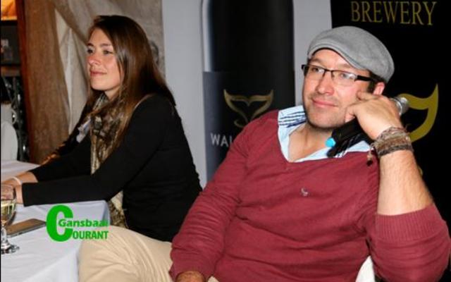 Nabetragting â€“ die Melodrama-fotograaf, Retha van Staden en Leon Kemp, die seremoniemeester, na afloop van Melodrama 2016.