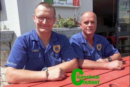 Die twee nuwe aanstellings by Overstrand Medical Response, Henk Weyers (links) en Michael Silvie.