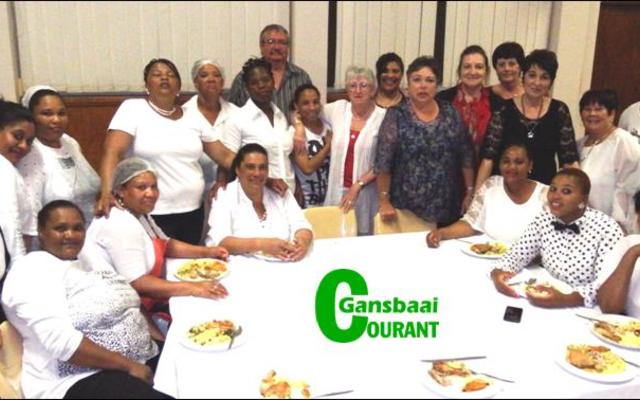 HaS se hardwerkende personeellede wat vir â€˜n genoeglike aand in die Pretoriussaal gesorg het, met hul Bestuurder, John van Rooyen agter in die middel.