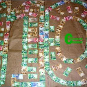 Die 110 jaar tekening, netjies met note uitgepak tydens â€˜n nootlegging ten bate van Calvin Olivier.