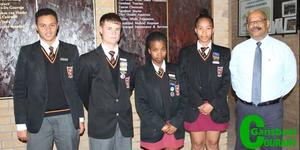 Gansbaai Academia se Hoofleiers vir 2017  is van links Liewellyn Davids (onder-hoofseun), Jacques Prins (hoofseun), Khaya Xalisile (hoofdogter), Amy Wolhuter (onder-hoofdogter) en mnr Tommy Wilson (skoolhoof).