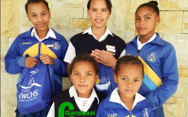 Â Hierdie groepie leerders van Gansbaai PrimÃªr, was die gelukkige wenners van dieÂ  Mariene Maand Kompetisie. Hulle het almal â€˜n bootrit gewen en twee leerlinge was gelukkig genoeg om ook Spar-geskenkpakke los te slaan. Hulle is voor van links Lameez Pietersen (Gr 2) en Cassidy Jacobs (Gr 1). En agter Tsoanelo Haarhoff Haarhoff (Gr 5, R100 geskenkbewys), Kaylin Robertson (Gr 7, R500 geskenkbewys) en Shanique Baartman (Gr 5).Â 