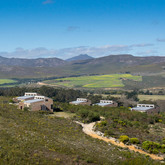 Phillipskop cottages and Akkedisberg Mountains