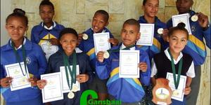 Landloop en Atletiek: Voor vlnr Karien Felix, Vasti Pieterse, Charlton Jacobs en Devoniah Dickson (Atleet van die Jaar). Agter vlnr Berishida Swarts, CJ Rudolph, Owen Sauls en German Lewis (Landloopatleet van die Jaar).