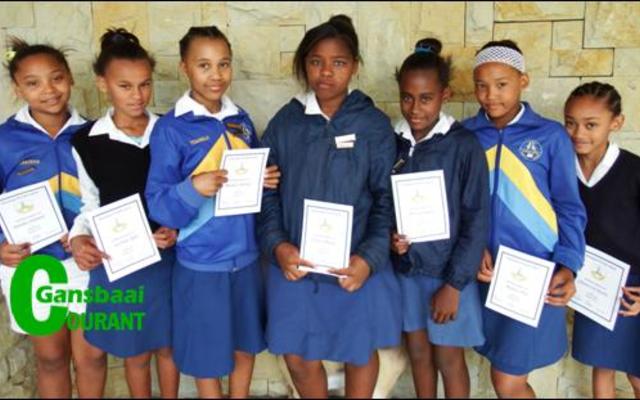 Biblioteekprefekte 2017: Vlnr Anadine Niemand, Lee-Ann Appel, Tsoanelo Haarhoff, Kalistos Manuel, Bere-Lee Arends, Beyonce Prince en Chrisna-Lee Swartz.