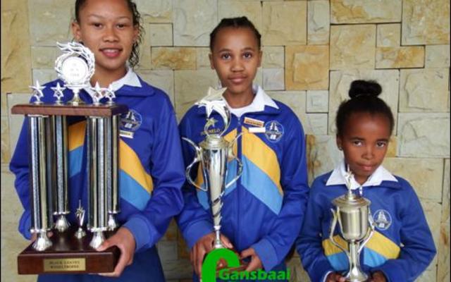 Karakter Toppresteerders: Vlnr Mckyla Adams, Tsoanelo Haarhoff en Saskia Ward.