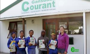 Young â€˜journalistsâ€™ visit Courant