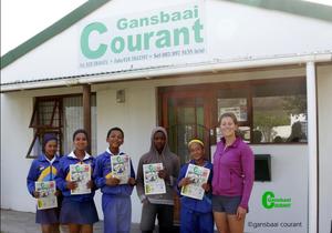 Young â€˜journalistsâ€™ visit Courant