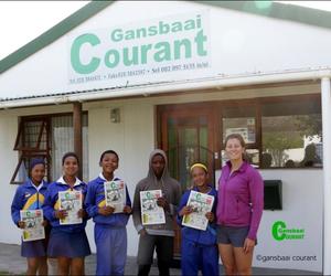 Young â€˜journalistsâ€™ visit Courant